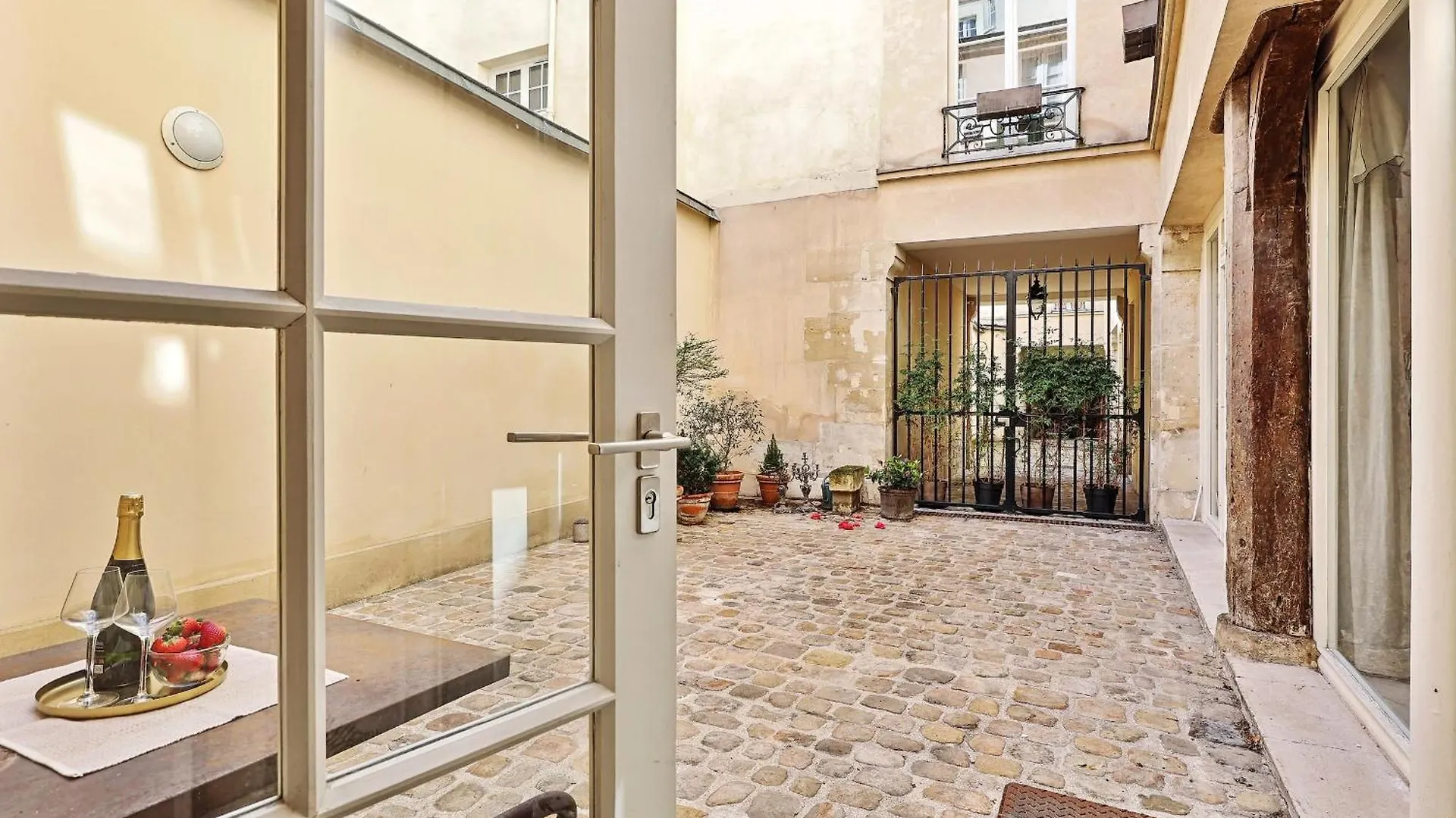 Le Marais & Place Des Vosges - Cityapartmentstay Paris 0*,