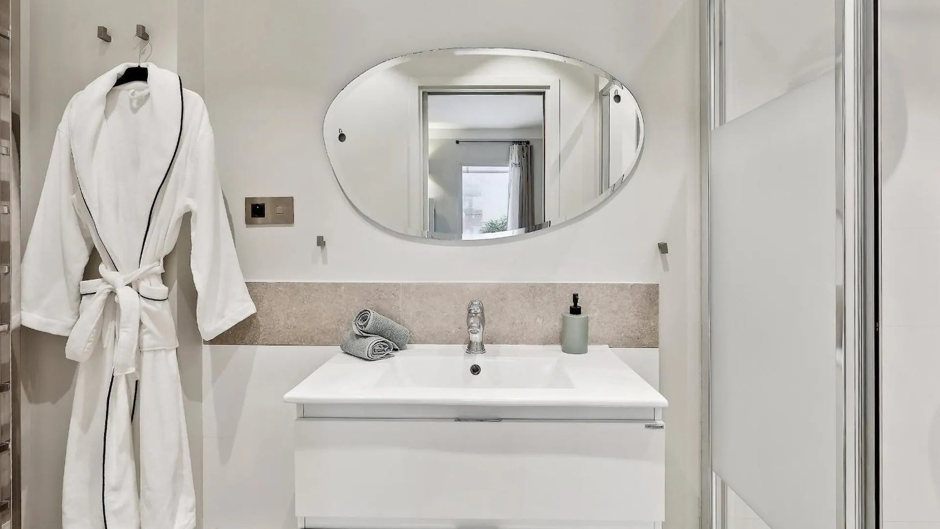 Le Marais & Place Des Vosges - Cityapartmentstay Paris