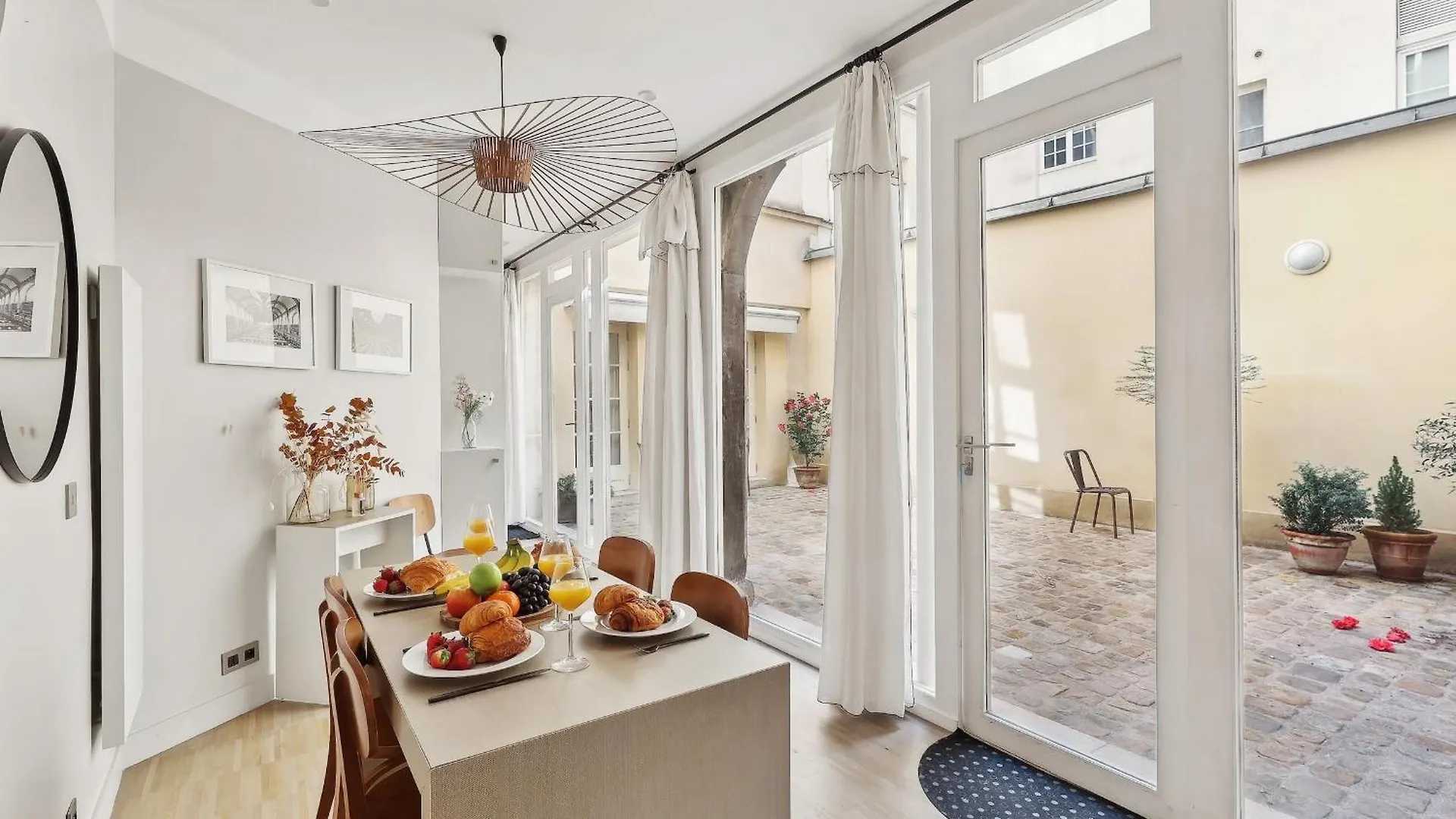 Le Marais & Place Des Vosges - Cityapartmentstay Paris
