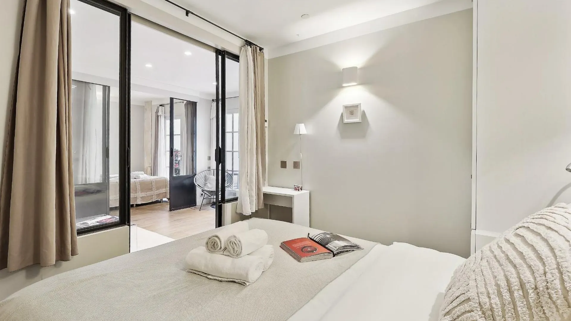 Le Marais & Place Des Vosges - Cityapartmentstay Paris France
