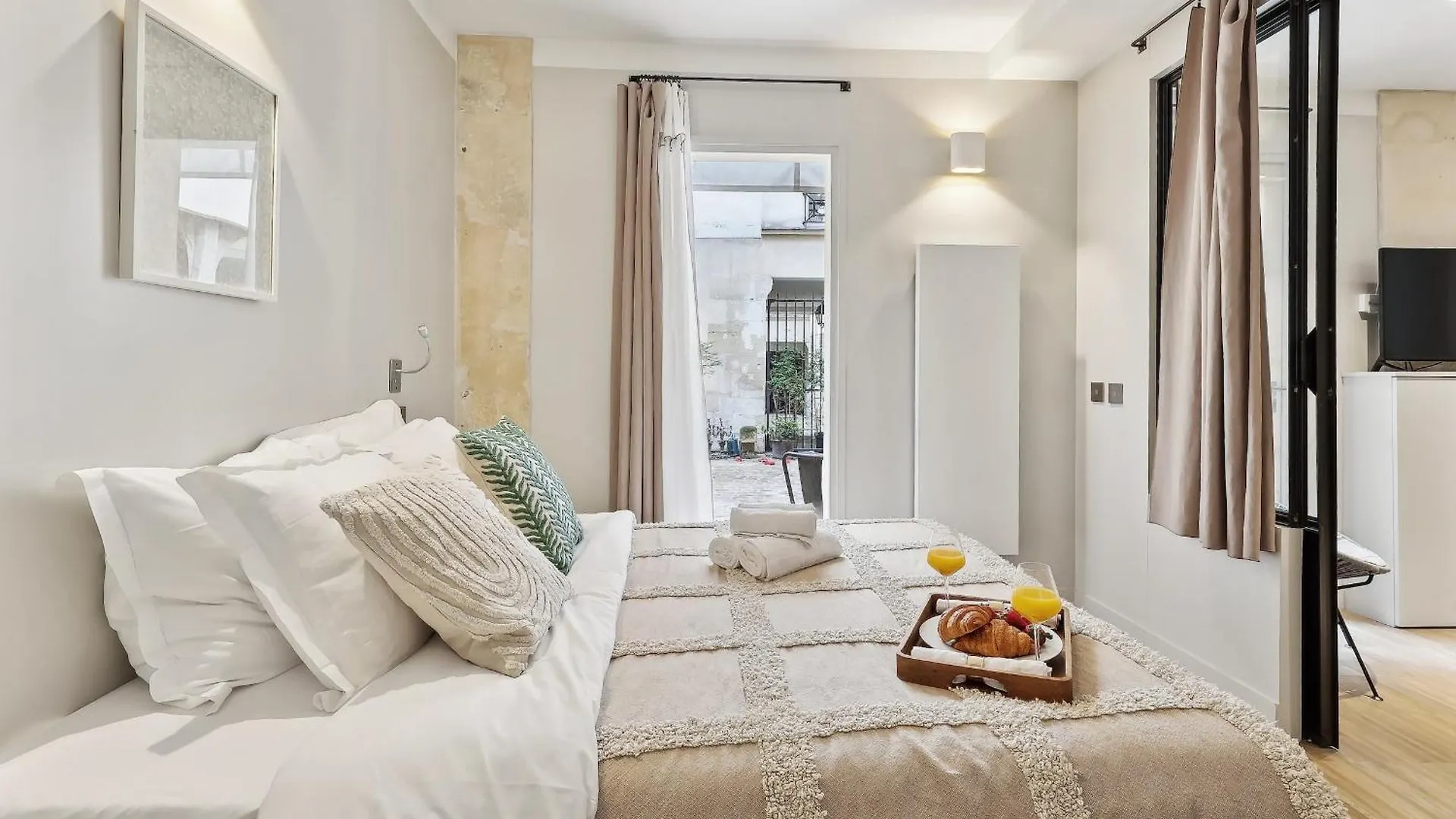 Le Marais & Place Des Vosges - Cityapartmentstay Paris France