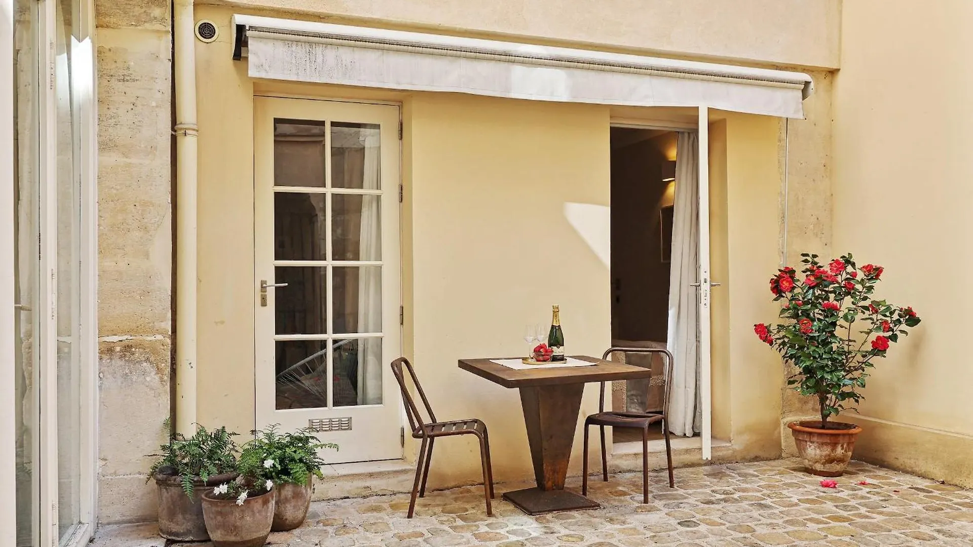 Le Marais & Place Des Vosges - Cityapartmentstay Paris